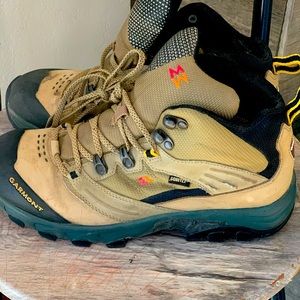 Women’s hiking boots